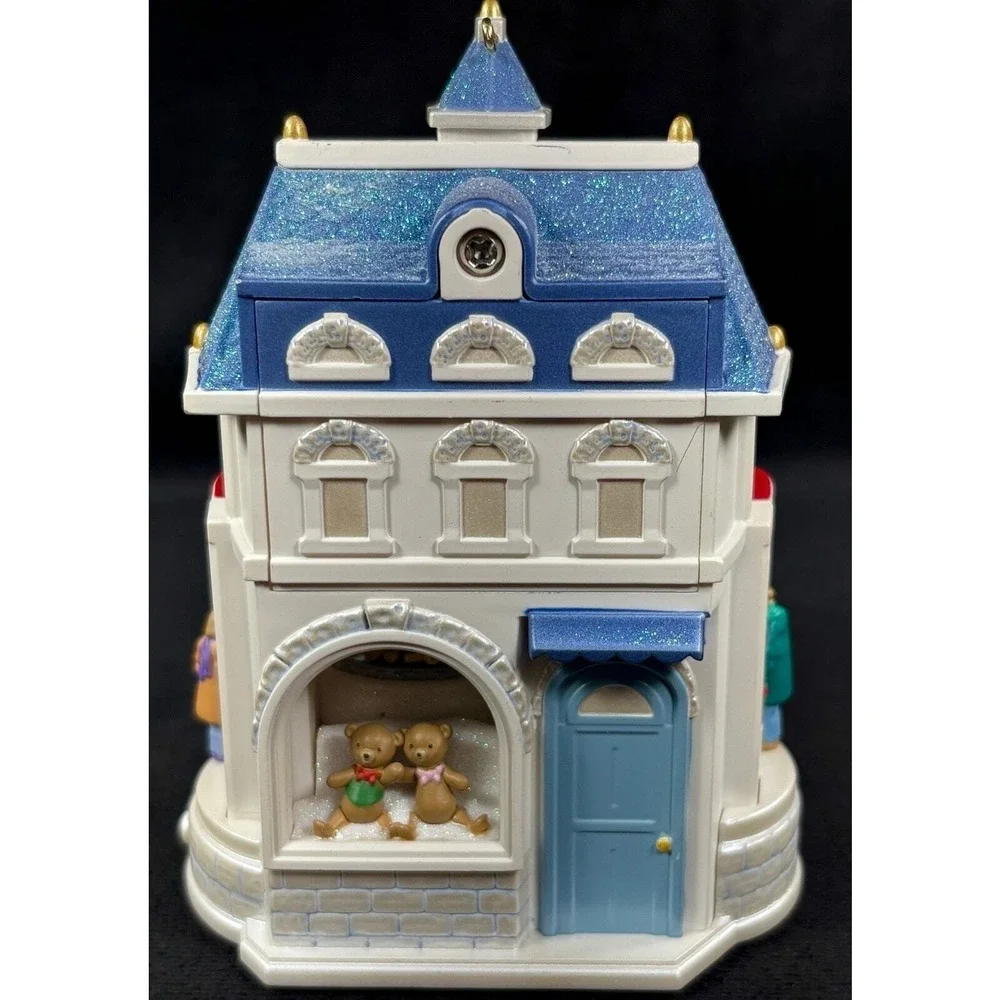 Hallmark 2011 Keepsake Magic Ornament SANTA COMES TO TOWN Light Sound Motion Box